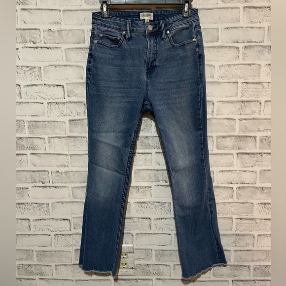 Women’s Candace Cameron Bure medium wash distressed ankle embroidered jeans 2P - Picture 2 of 4